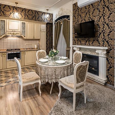 Classic Royal Central Apartment. Balcony And A/C Lvov Exteriér fotografie
