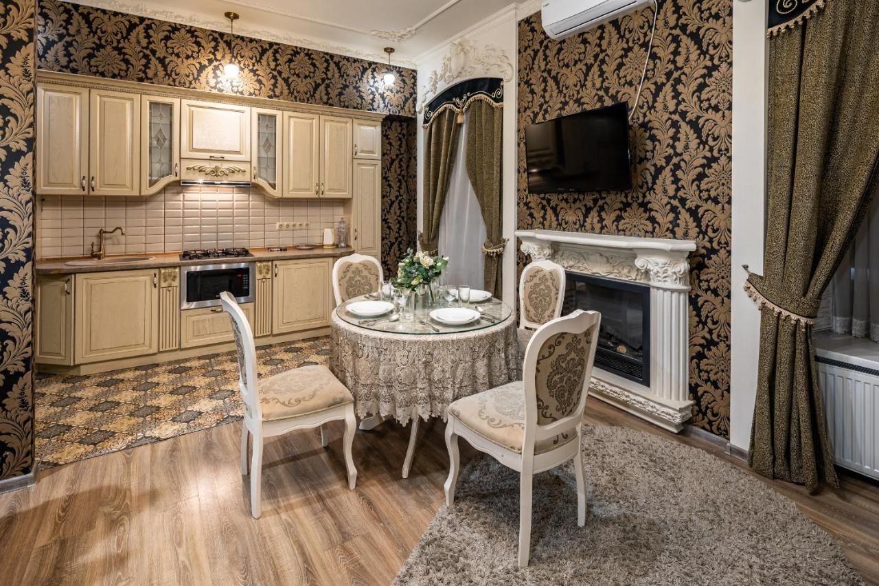Classic Royal Central Apartment. Balcony And A/C Lvov Exteriér fotografie