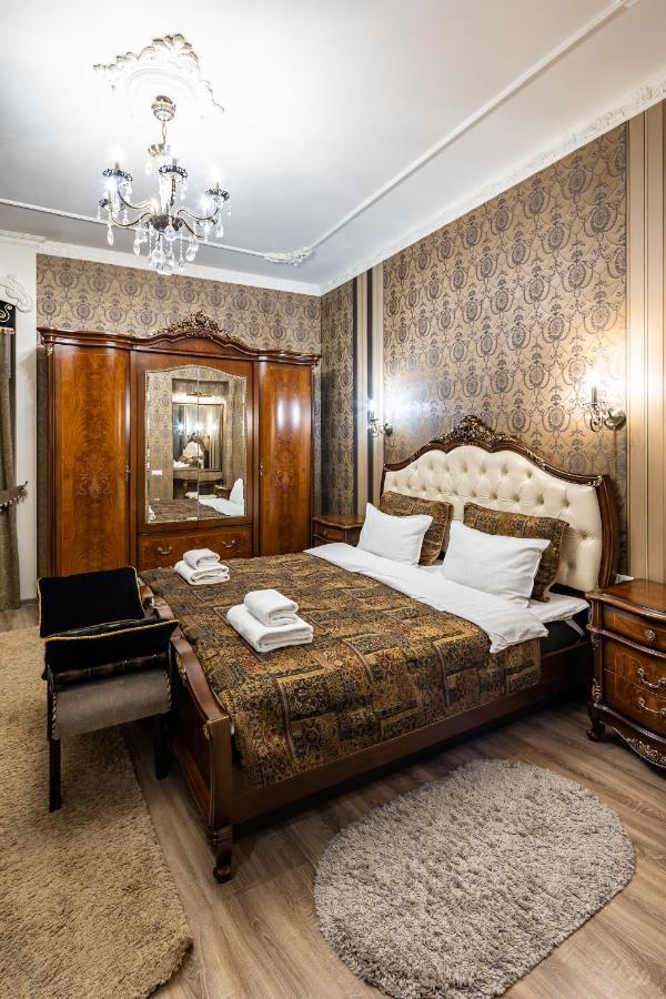 Classic Royal Central Apartment. Balcony And A/C Lvov Exteriér fotografie
