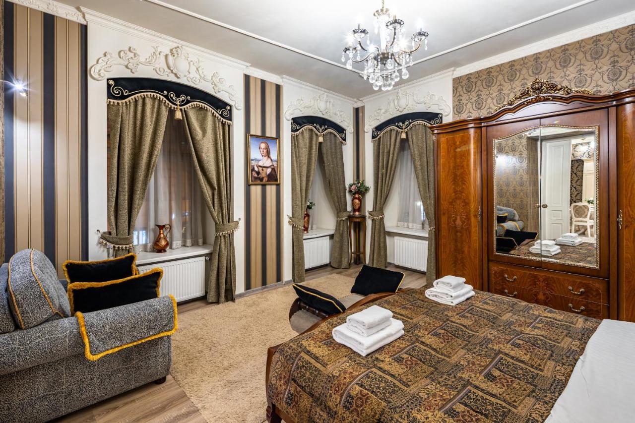 Classic Royal Central Apartment. Balcony And A/C Lvov Exteriér fotografie
